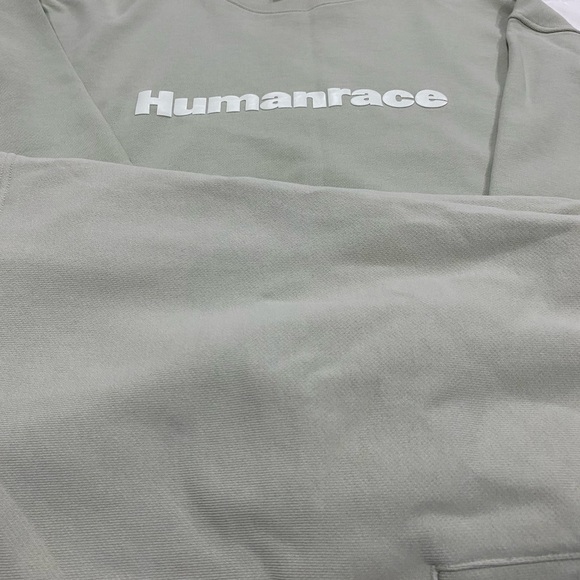 Pharrell Williams Addidas sweatshirt and matching shorts - Picture 7 of 9